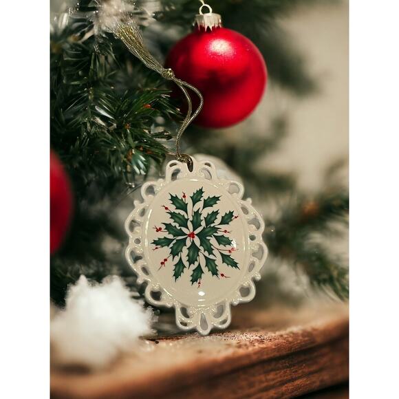 Lenox Holiday Medallion Christmas Ornament Holly Berries Pattern Porcelain 2014 - Picture 2 of 5